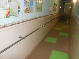 перила в здании