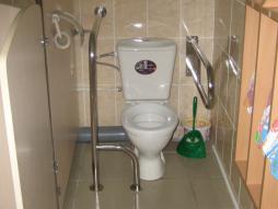 пандусы в туалетной комнате