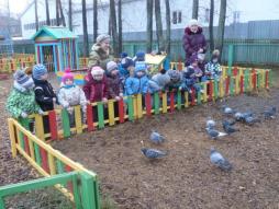 Прогулочная площадка с ограждением